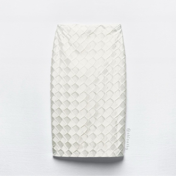 Zara DIAMOND SATIN EFFECT MIDI SKIRT - Picture 3 of 8